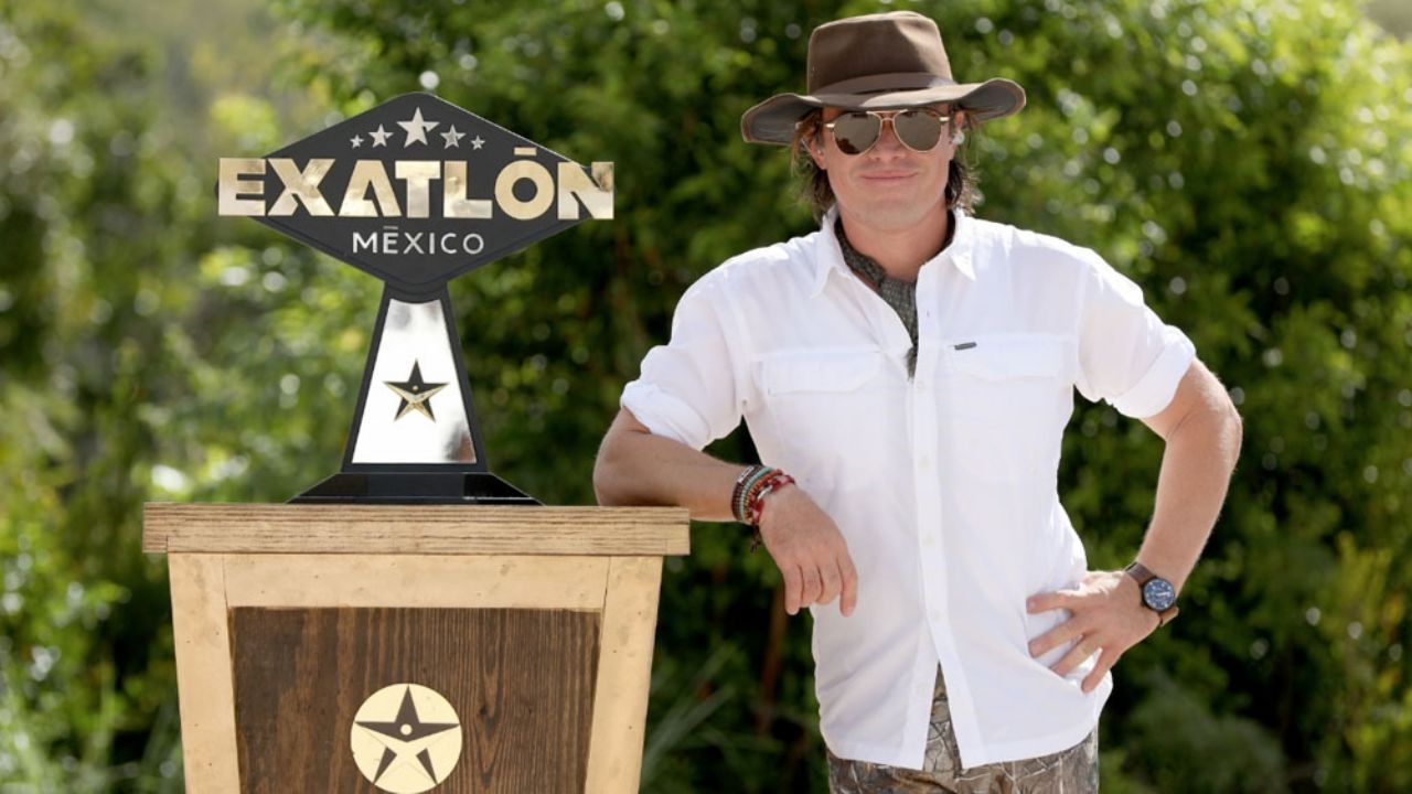 ¡Como quinceañero! Antonio Rosique comparte romántica foto con su novia