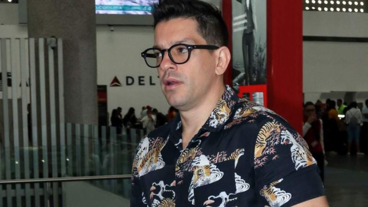 ¡Qué buena abuela! Yahir sufre porque su madre le alcahuetea todo a su hijo