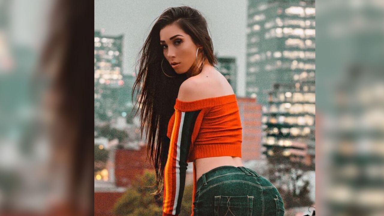 Con entallados leggings, Danik Michell se ejercita en casa por cuarentena