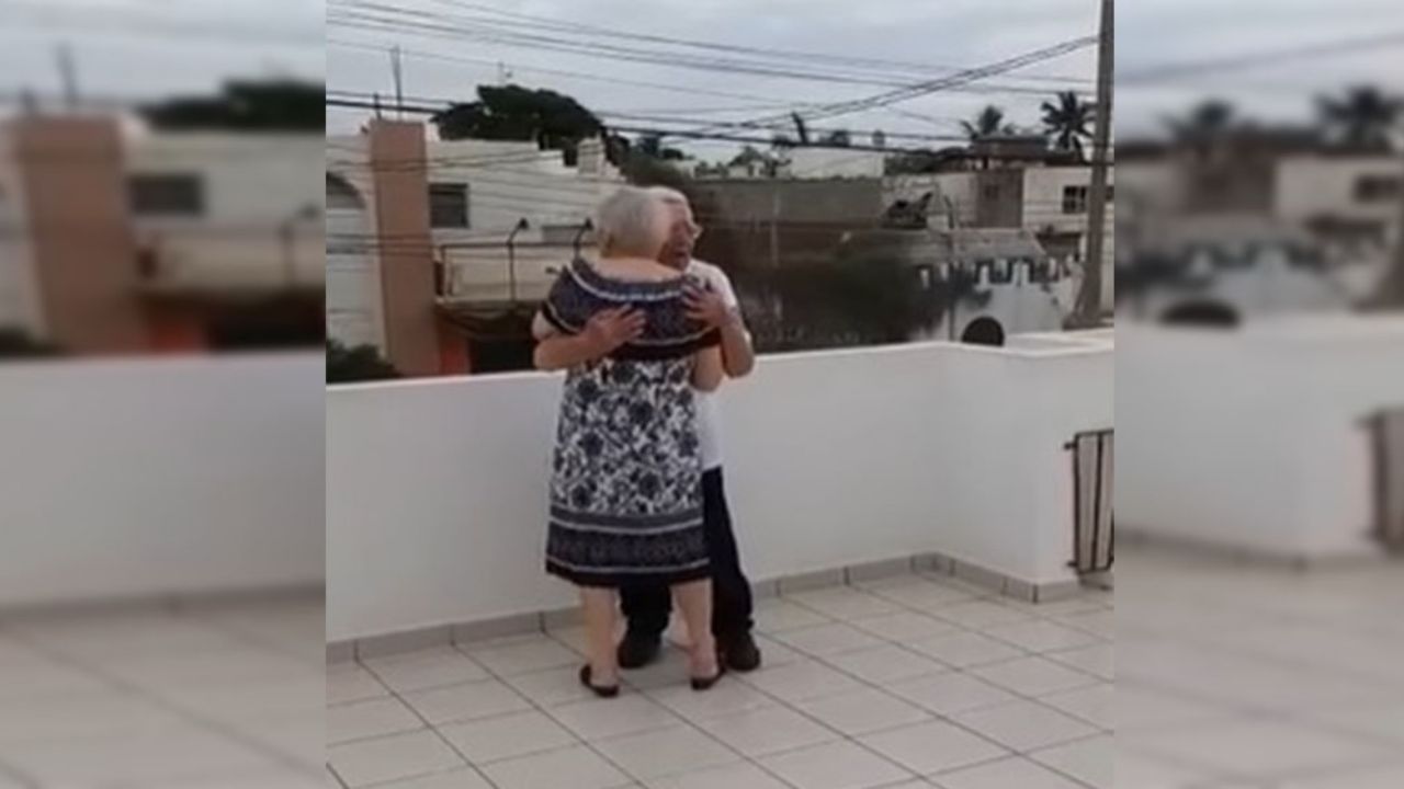 Amor en tiempos de cuarentena: ‘Abuelitos’ celebran tierno aniversario de bodas