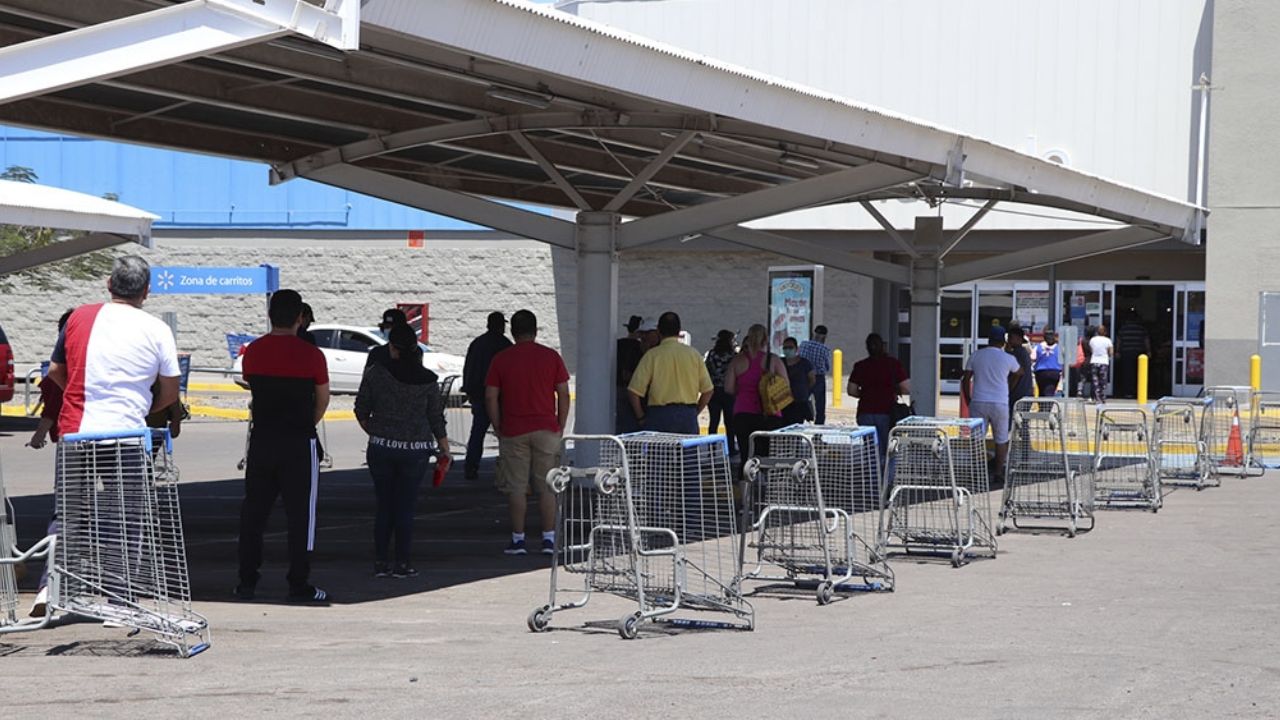 Cajeme: Por contingencia, supermercados solo permiten entrada de una persona por familia