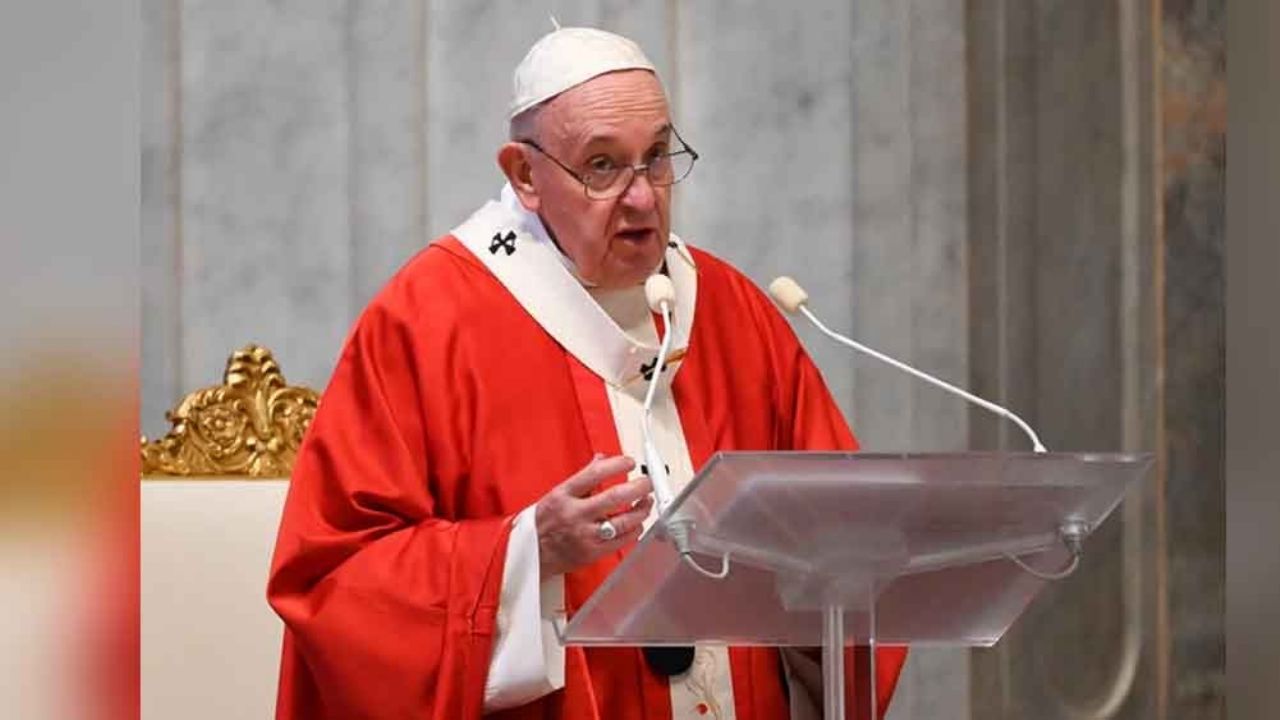 El Papa Francisco oficia misa del Sábado Santo por Internet tras contingencia