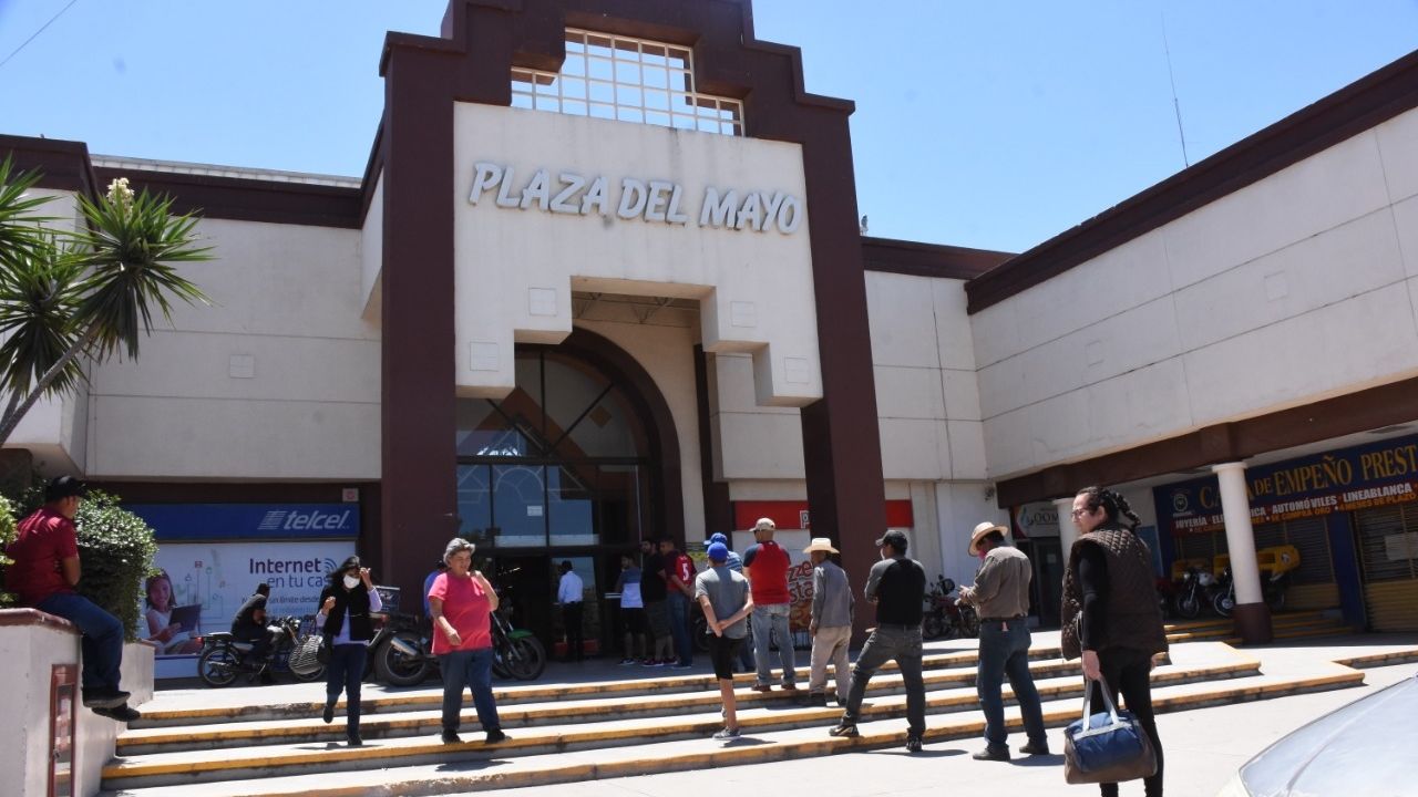 Supermercados en Navojoa limitan acceso a clientes para realizar compras