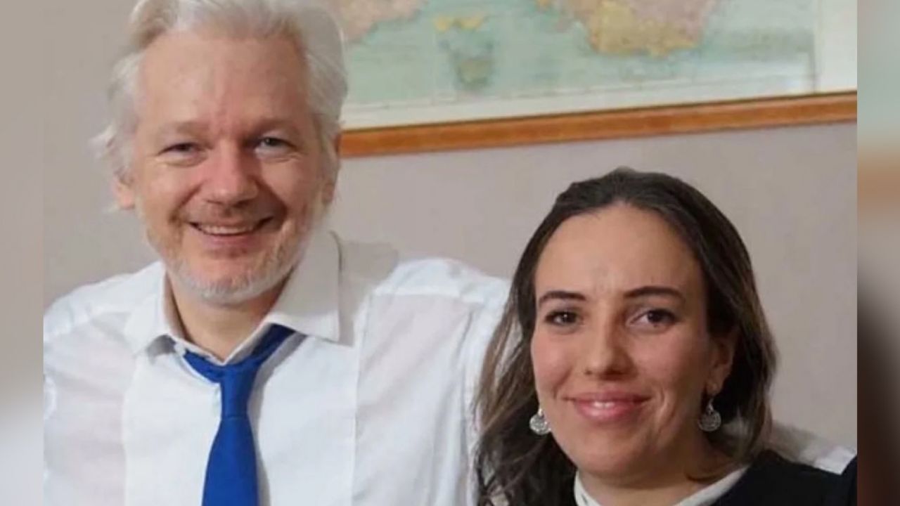 Abogada revela haber tenido dos hijos de Julian Assange cuando estuvo en Ecuador