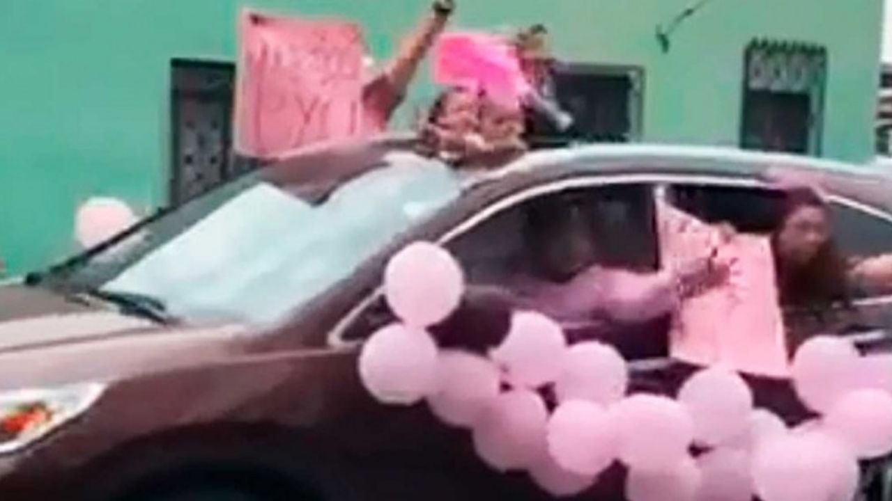 VIDEO: Ni el coronavirus los para y festejan baby shower sobre ruedas