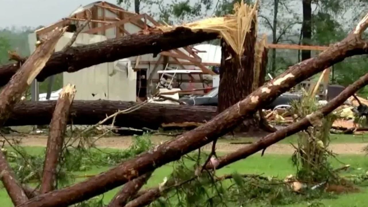 Mortífero tornado azota sur de Estados Unidos y deja al menos seis muertos