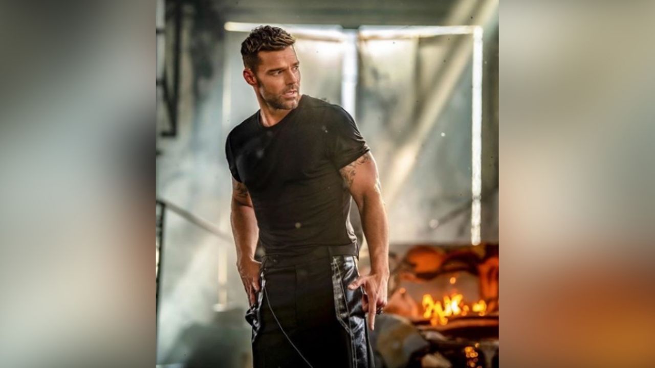 Ricky Martin es ‘destrozado’ en Instagram por aparecer con ‘look’ de Bad Bunny