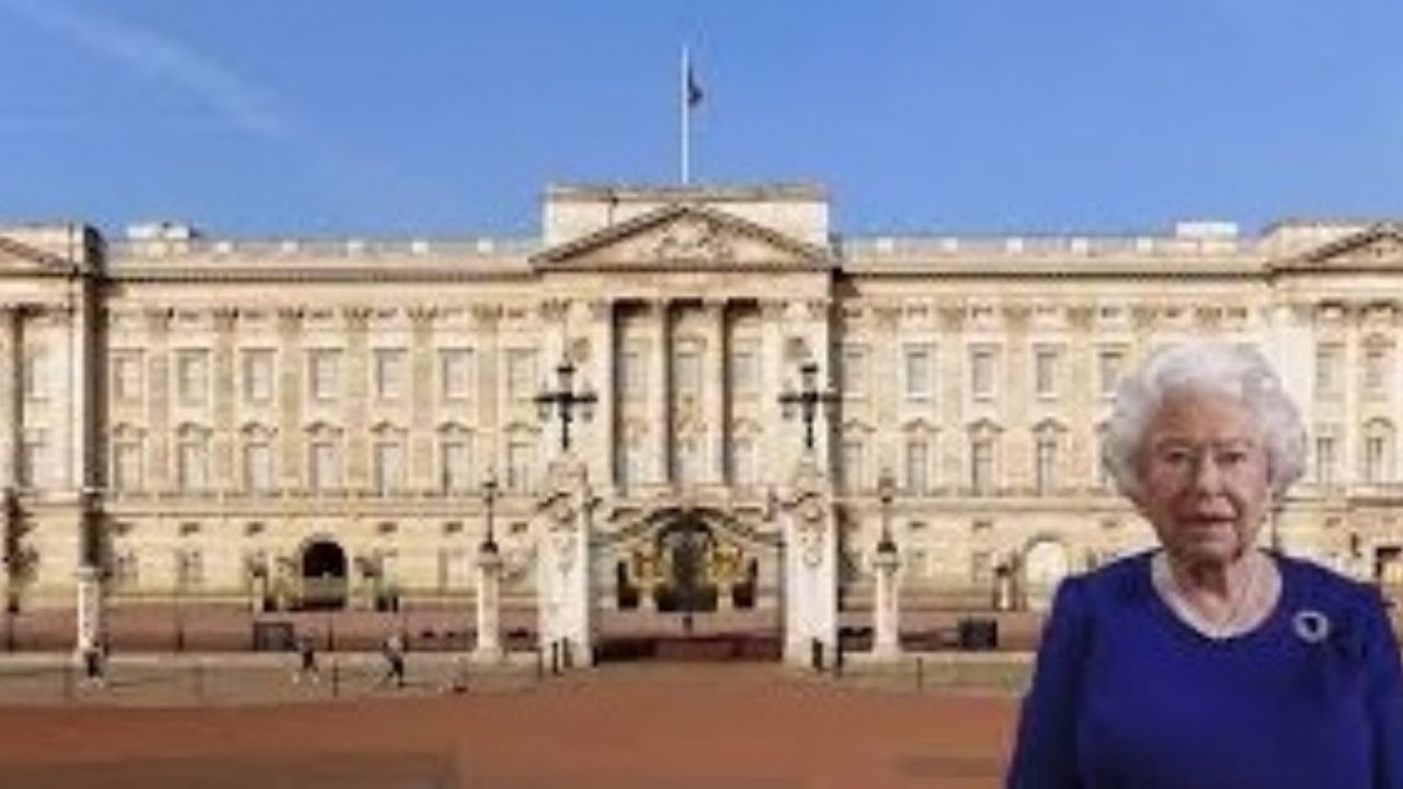 ¡Frente a la Reina Isabel II! Sorprenden a pareja al tener sexo afuera del Palacio de Buckingham