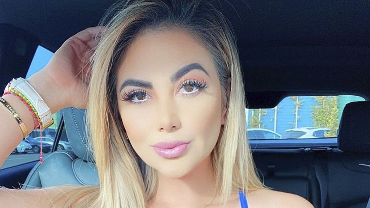 Magaly Chávez de ‘Enamorándonos’ posa en sexy bata y deleita a fans