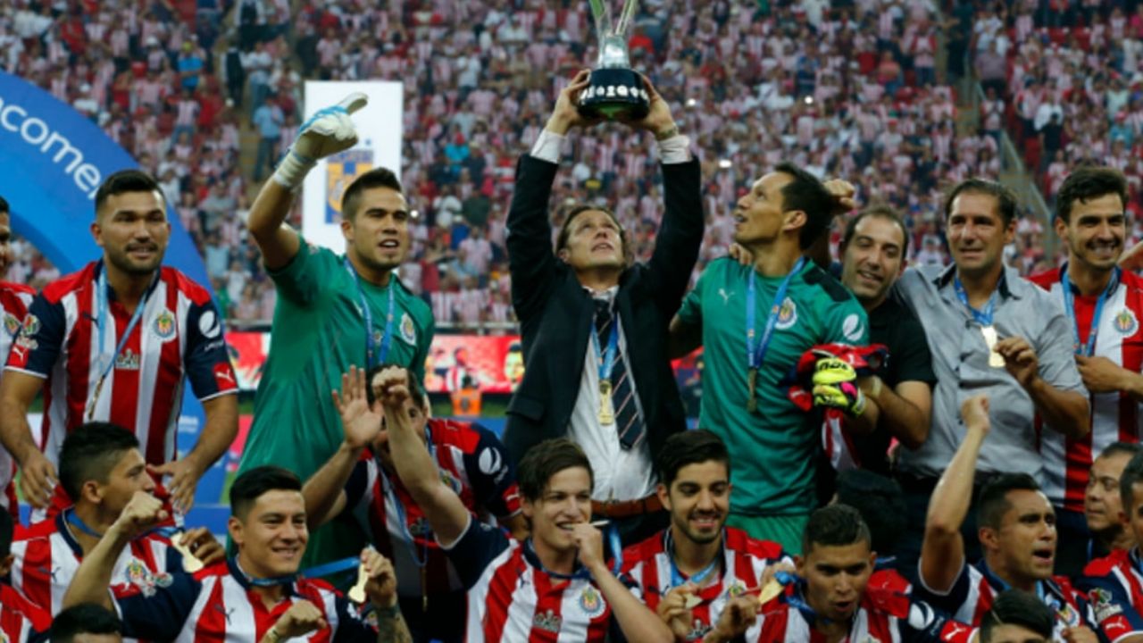 Exentrenador de Chivas cambia de look y lo comparan con ‘El Chapo’ Guzmán