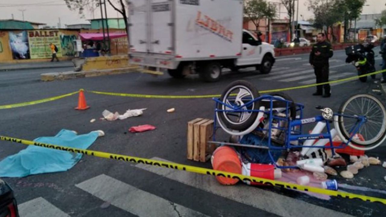 Pipa embiste a menor que vendía café y lo mata en calles de CDMX