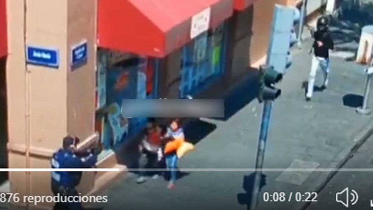 VIDEO: 3 niños quedan en medio de fuego cruzado tras asalto en CDMX