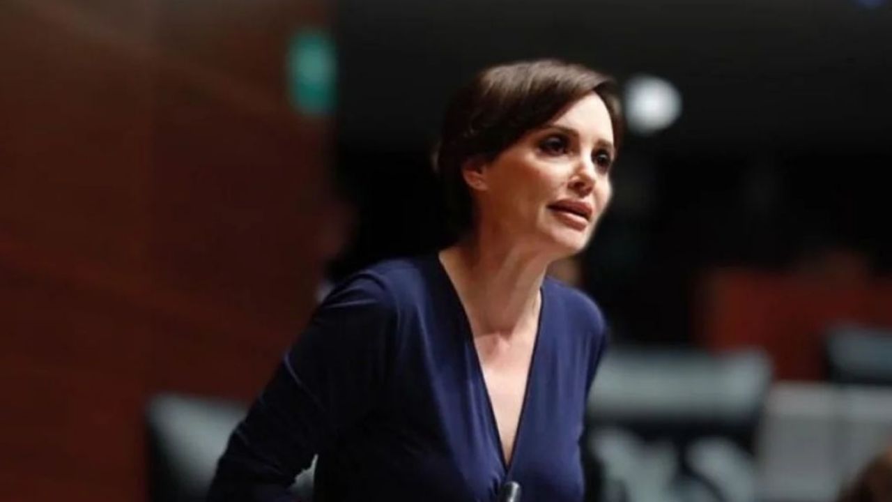¿Traición? Lilly Téllez renuncia a la bancada de Morena por “diferencias de criterio”
