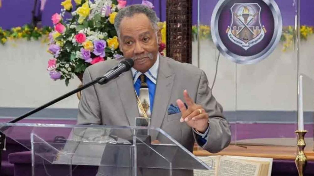 Por negarse a cancelar los eventos religiosos, pastor muere de Covid-19