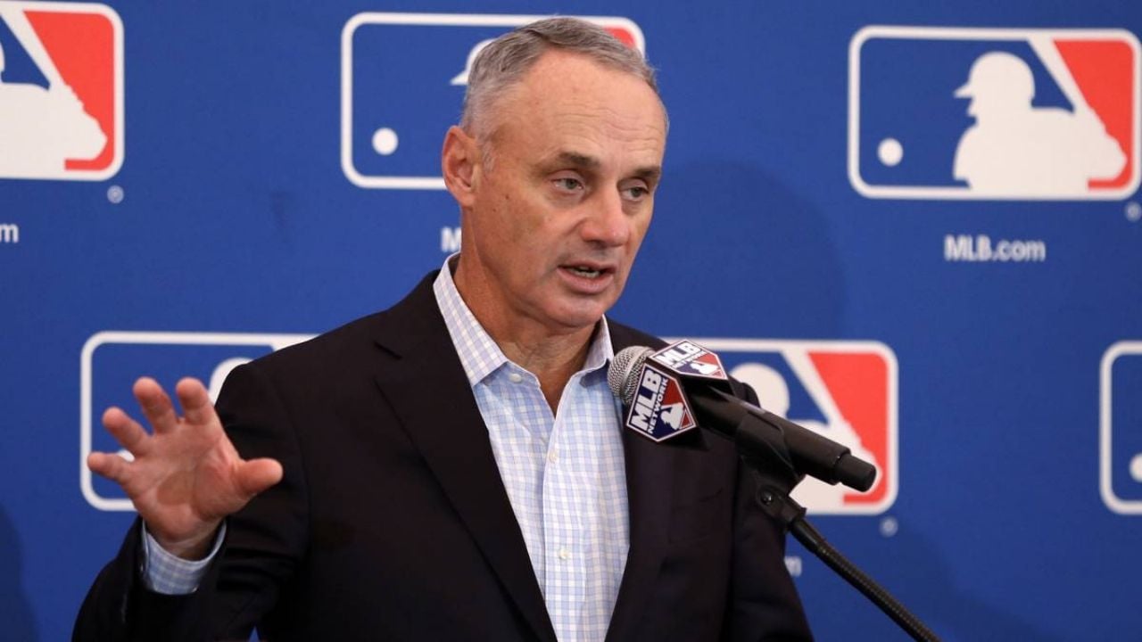 El comisionado de la MLB se reducirá el salario para asegurar el pago de sueldos