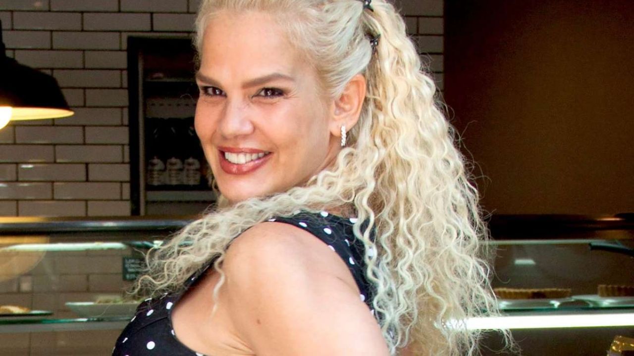 Niurka Marcos presume sus intensas rutinas de ejercicio dentro de casa