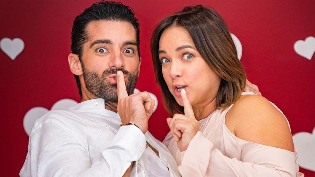 Cuestionan sexualidad de Toni Costa por maquillarse durante la cuarentena