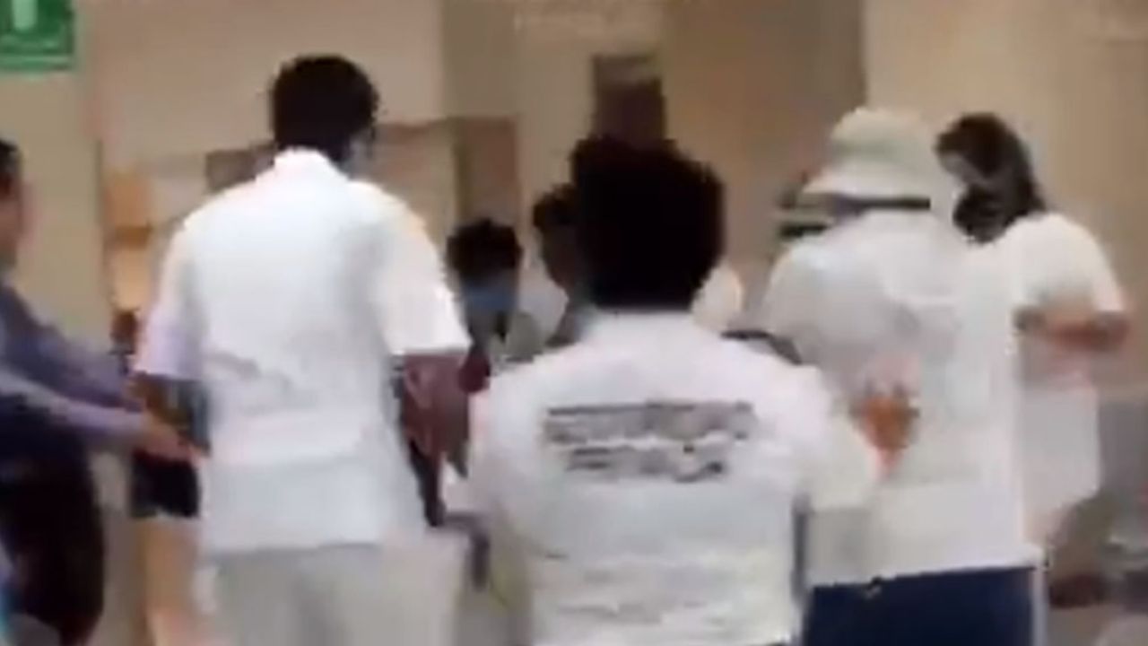 VIDEO: Guardias del IMSS golpean a reporteros y los encierran en rayos X