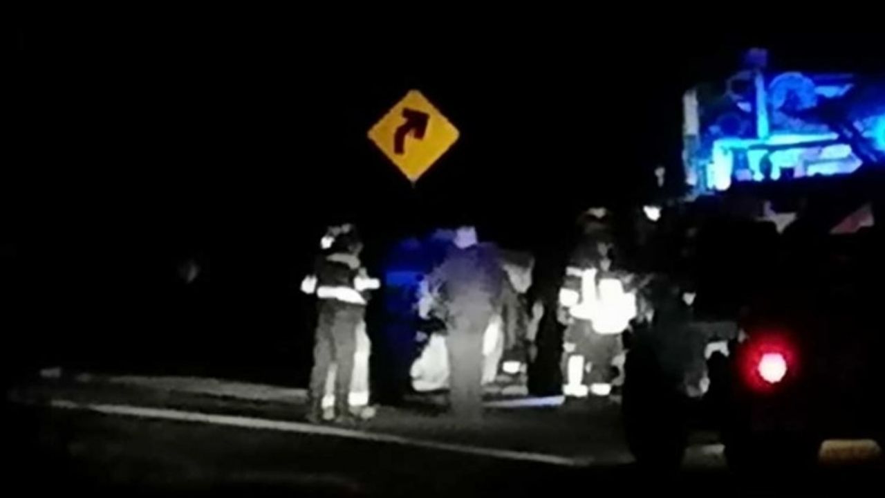 Fatal volcadura deja 3 muertos en CDMX; las víctimas salieron eyectadas