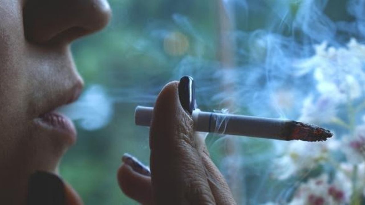 Los fumadores son los menos propensos a padecer de Covid-19, según estudios