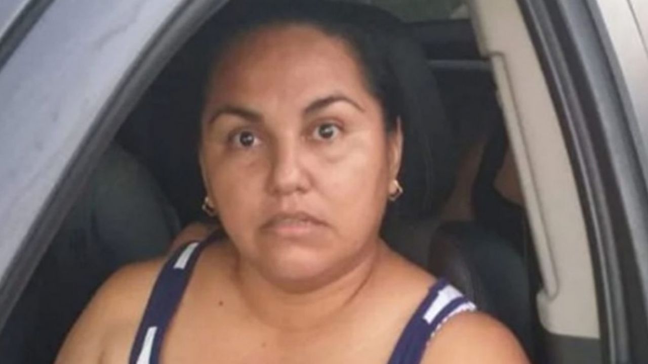 VIDEO: Regidora de Morena fractura a policía al burlar filtro por Covid-19