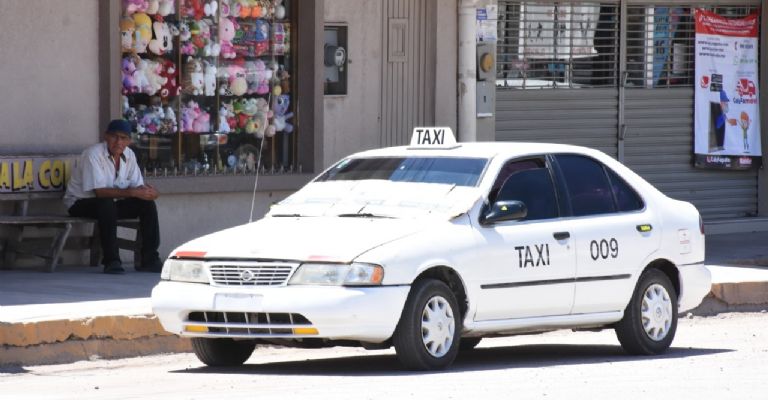 Los taxistas resienten la falta de clientes por la pandemia