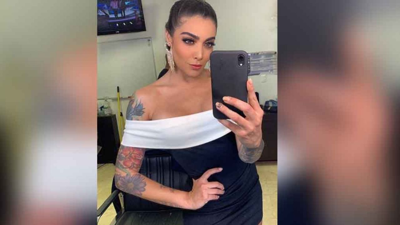 ¡Qué calor! Érika Fernández deja sin palabras a fans con descarado escote