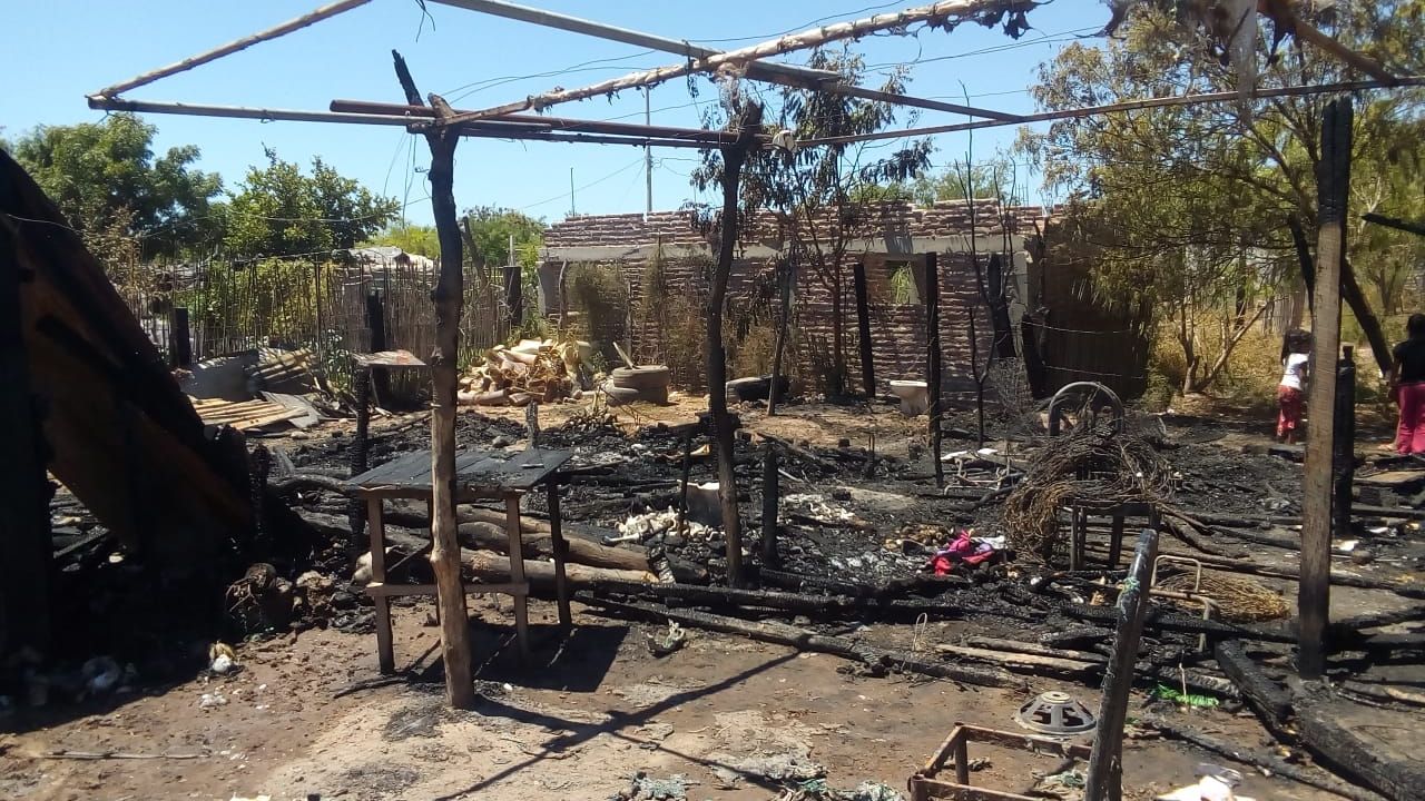En Etchojoa cuatro familias pierden sus viviendas tras un fuerte incendio