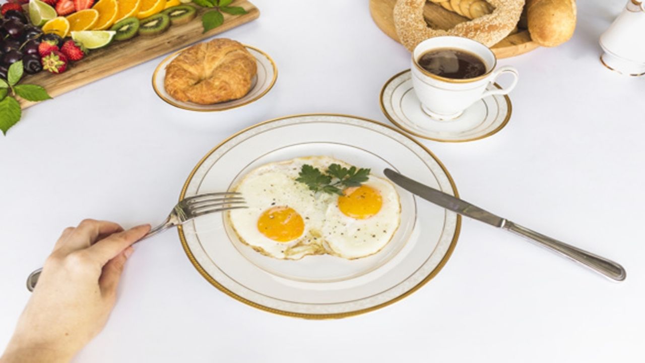 ¿Cuántos huevos se recomienda consumir a diario, según la ciencia?