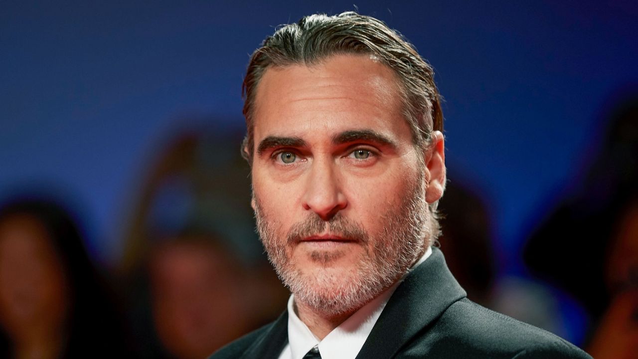 “Nadie merece morir así” Joaquin Phoenix pide liberación de presos en Nueva York