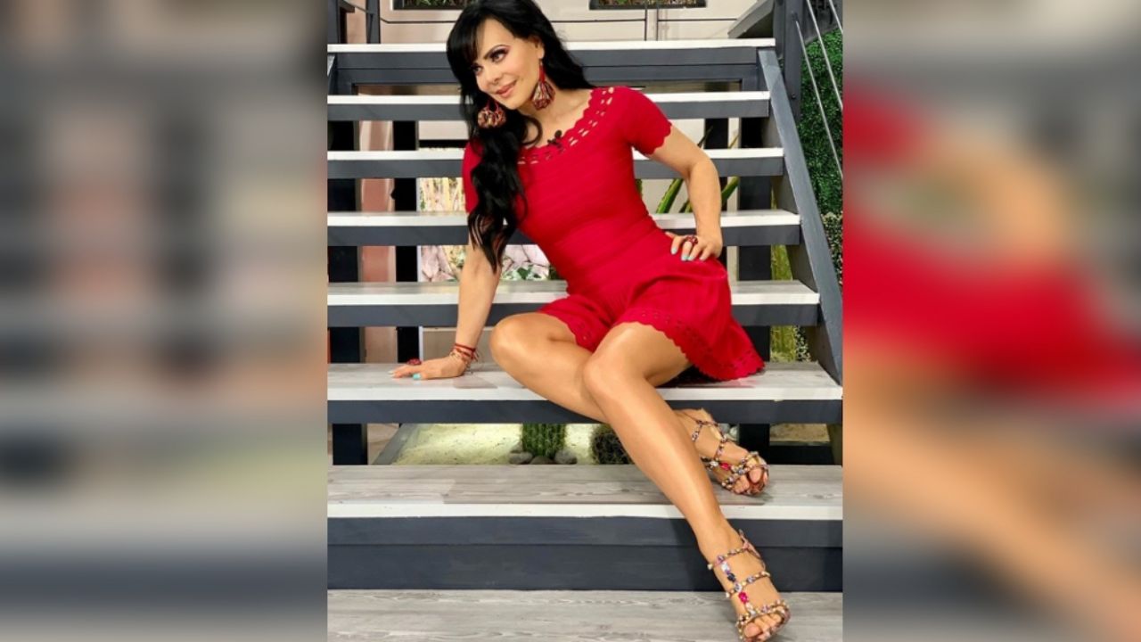 Maribel Guardia casi enseña todo al posar más sexy que nunca en el suelo: “Muñecota”