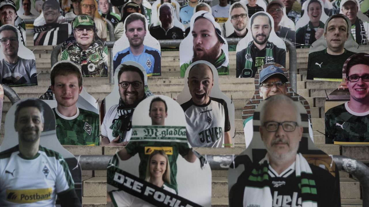 Equipo en Alemania llena tribuna de su estadio con imágenes de cartón