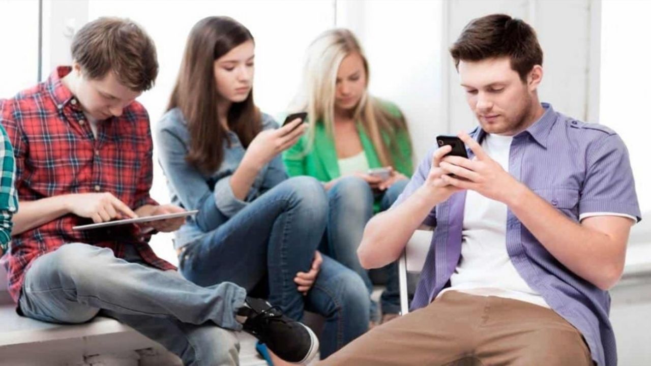 ¡Alarmante! Jóvenes adictos al celular son más propensos a sufrir depresión