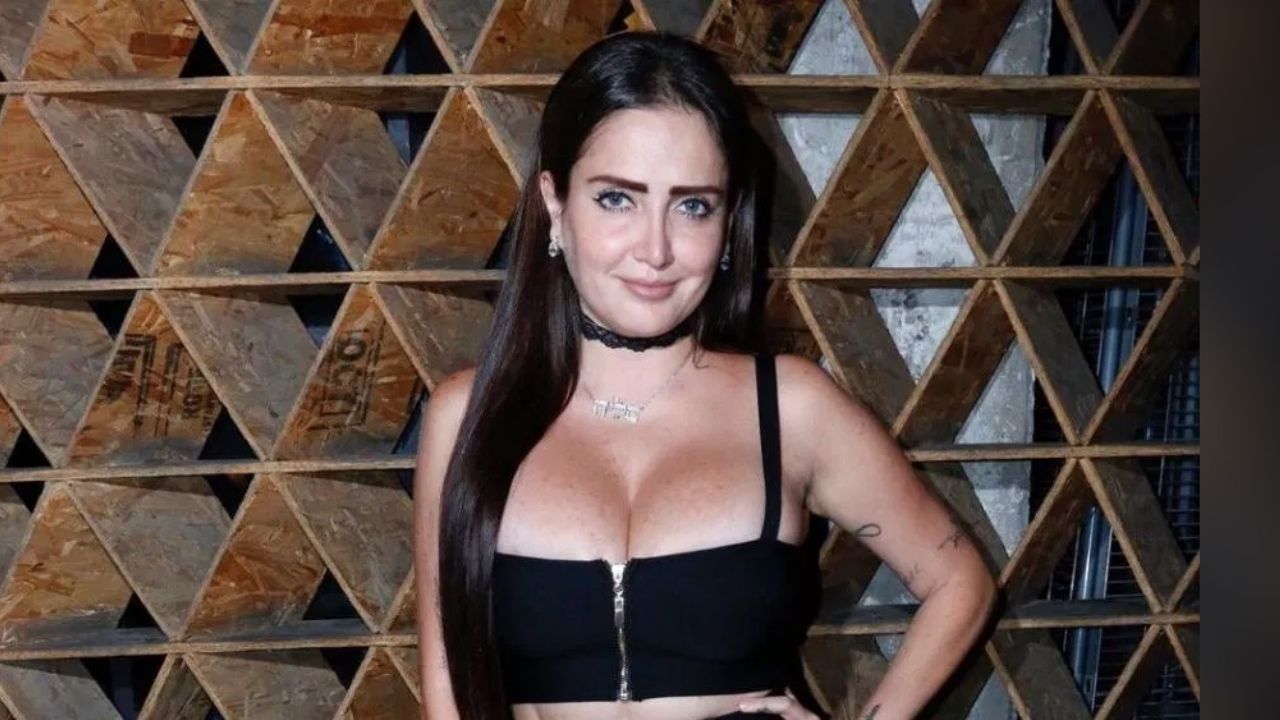 Celia Lora deja de lado la sensualidad y presume haber logrado un sueño