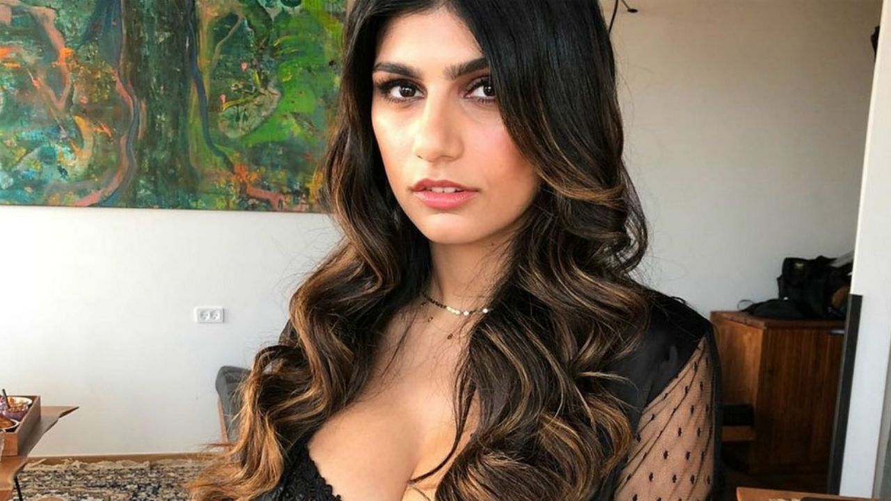 Mia Khalifa muestra el resultado de su entrenamiento en ajustados leggings