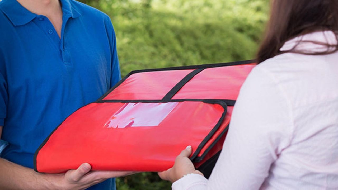 Joven repartidor de comida rápida contrae Covid-19; clientes temen haberse contagiado