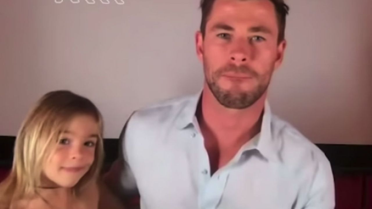 Hijo de Chris Hemsworth interrumpe a su padre en entrevista virtual y se hace viral