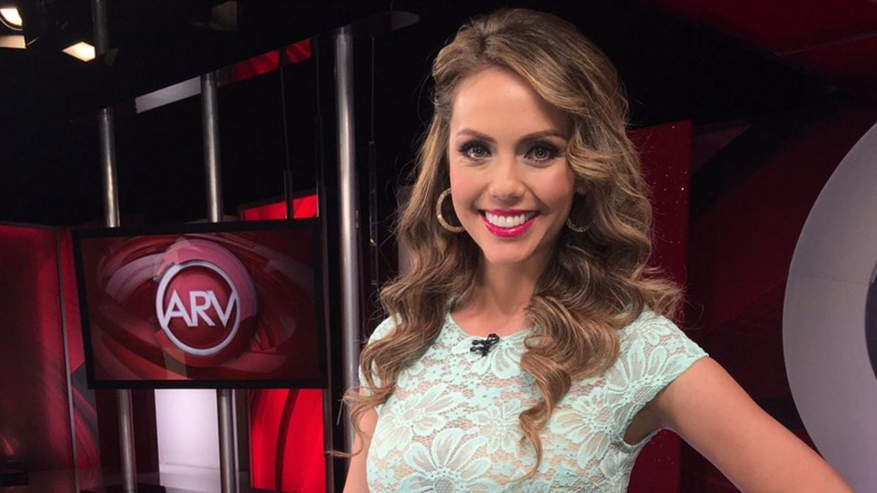 Conductora de Telemundo muestra ultrasonido de su bebé: “Muero de amor”