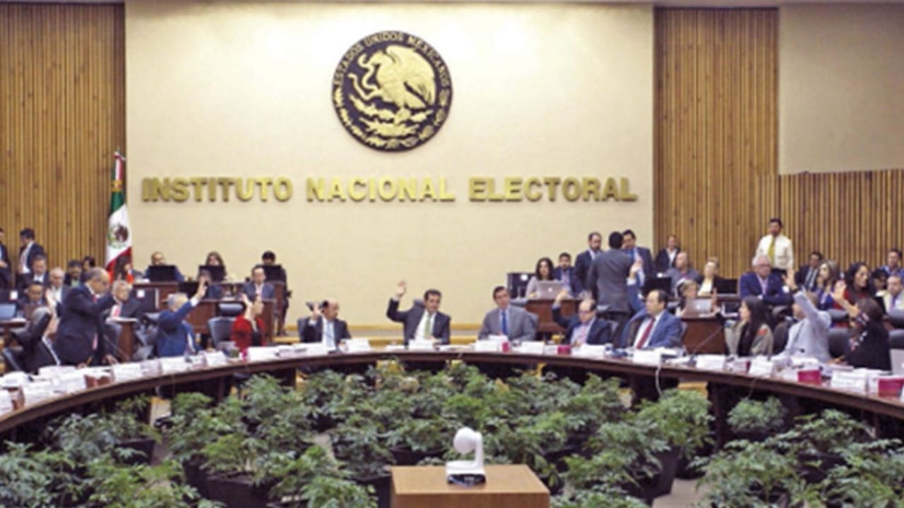 INE aprueba solicitud de Morena; se donará el 50% de su presupuesto al sector salud