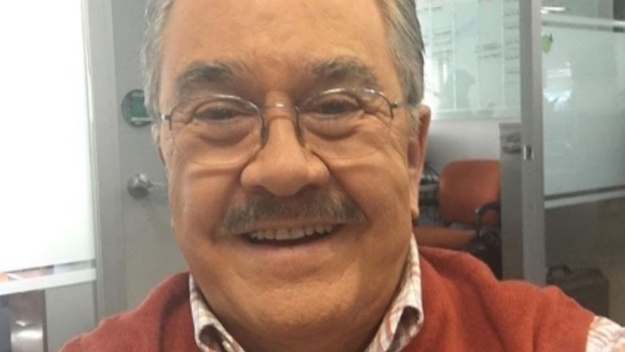 Pedro Sola es apodado “el tío chanclas” mientras disfruta de Acapulco