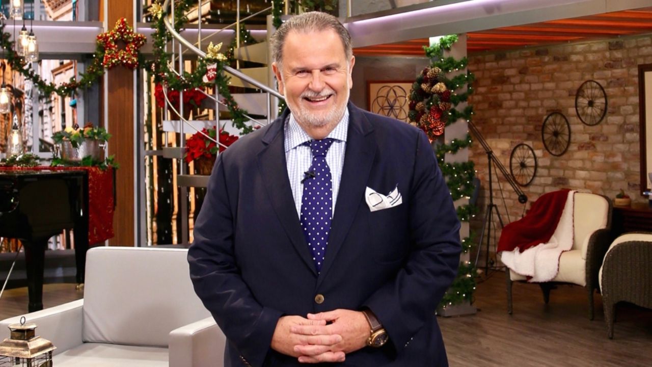 Conductora ataca a Raúl de Molina por su Pillow Challenge: “Que se ponga brasier”