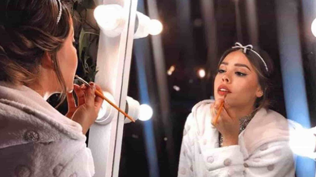 En plena cuarentena, Danna Paola disfruta ¡de una prolongada fiesta en su casa!