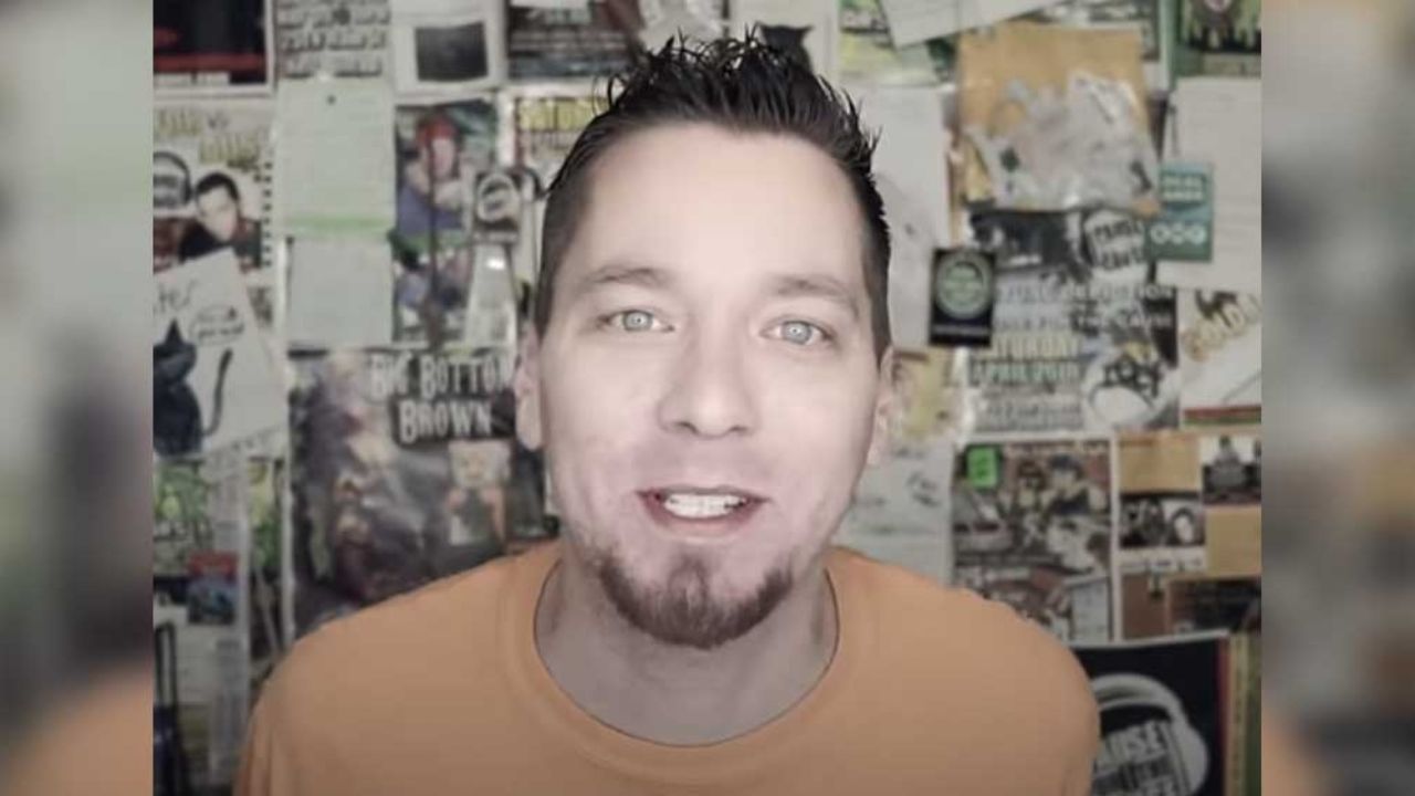 Hallan muerto a famoso youtuber en su casa; se disparó a sí mismo