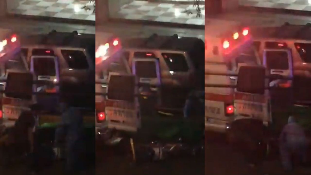 VIDEO VIRAL: Paramédicos tiran a paciente con Covid-19 cuando lo trasladaban