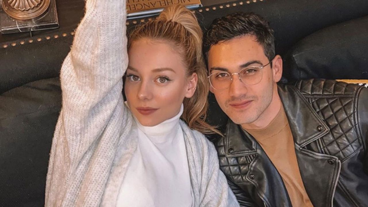 “Ella ni lo pela”: Alejandro Speitzer se derrite por tierna foto de Ester Expósito