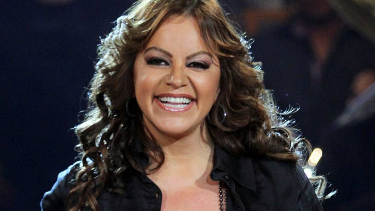 ¡De no creerse! Jenni Rivera ‘reaparece’ para hacer el ‘Pillow Challenge’ al desnudo