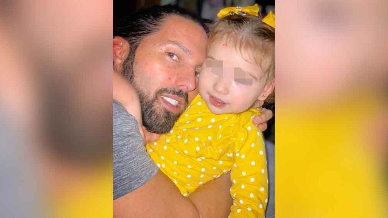 ¿Fueron contagiados? Isabella espanta a Poncho de Nigris al estornudarle en la cara