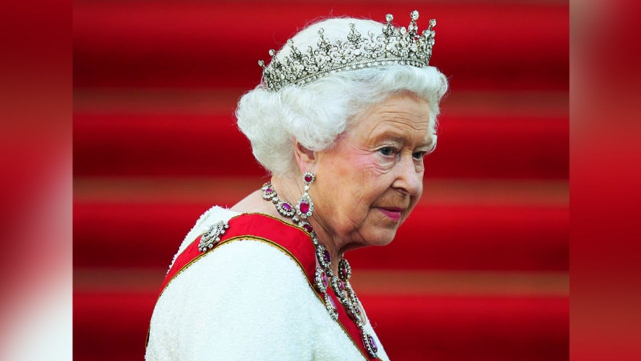 ¿La Corona está en bancarrota? Ponen a la venta invaluables fotografías de la Reina Isabel II