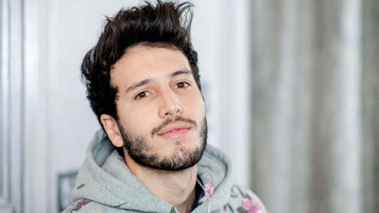 VIDEO: Sebastián Yatra fue abusado mientras dormía y aquí su reacción