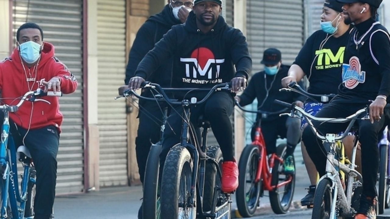 Floyd Mayweather rompe la cuarentena para entrenar en las calles de L.A.